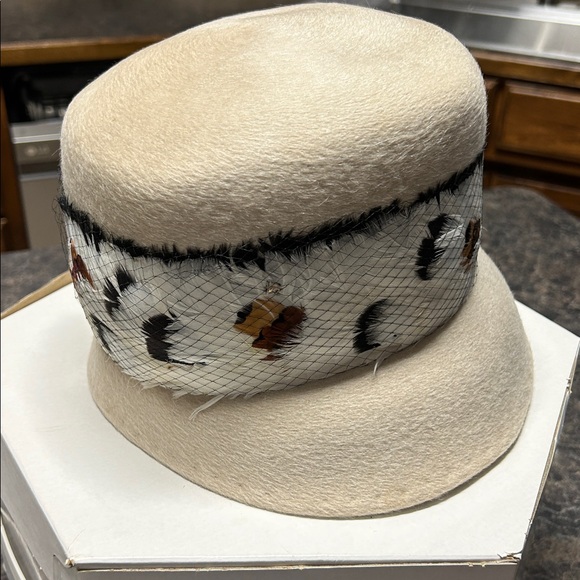 Vintage 100% Wool Felt Hat with Decorative Band. - Picture 2 of 5